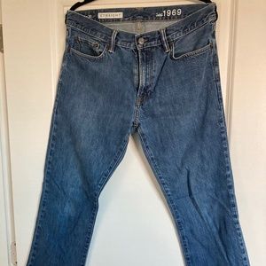 Men's 32x32 Straight Fit GAP jeans. Zipper fly 100% Cotton